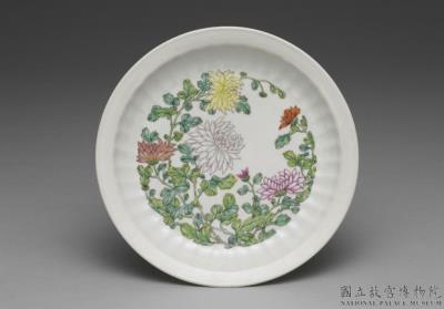 图片[2]-Plate with chrysanthemum decoration in falangcai enamels, Qing dynasty, Yongzheng reign (1723-1735)-China Archive